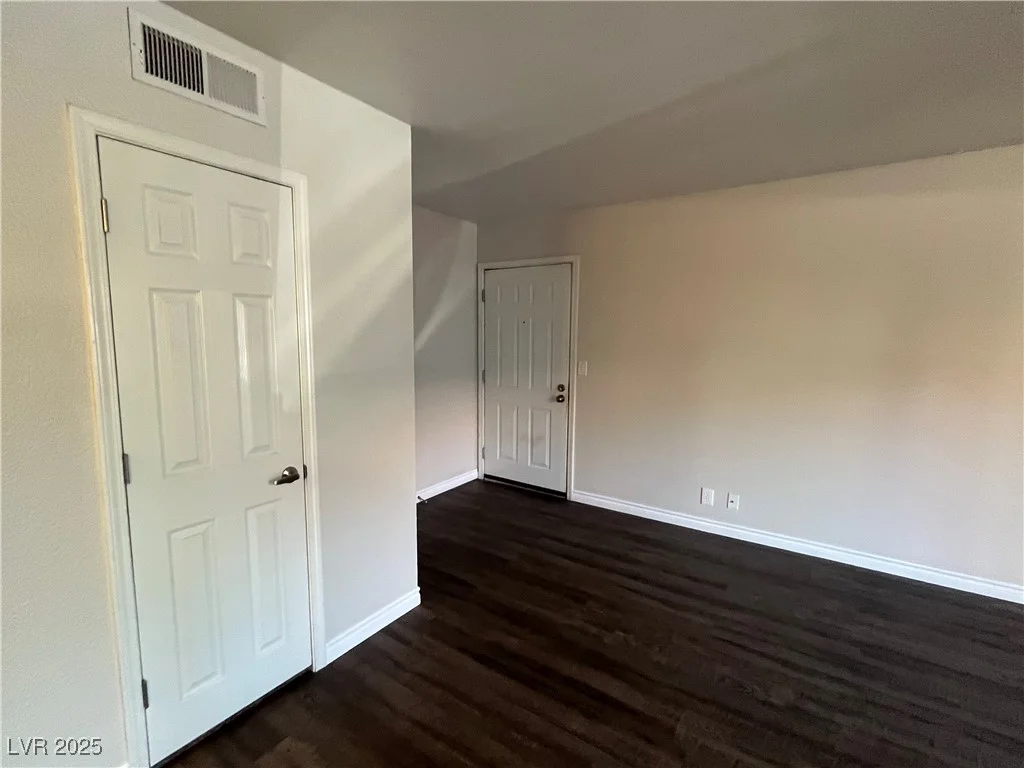 5260 River Glen, Las Vegas, NV 89103