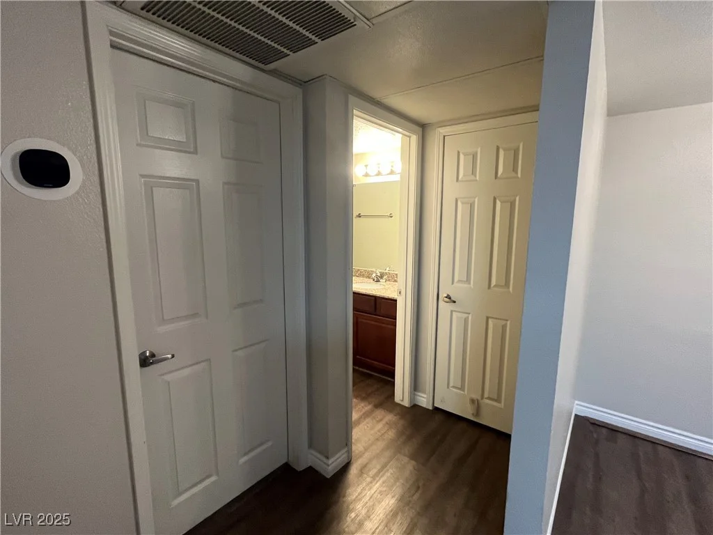 5260 River Glen, Las Vegas, NV 89103