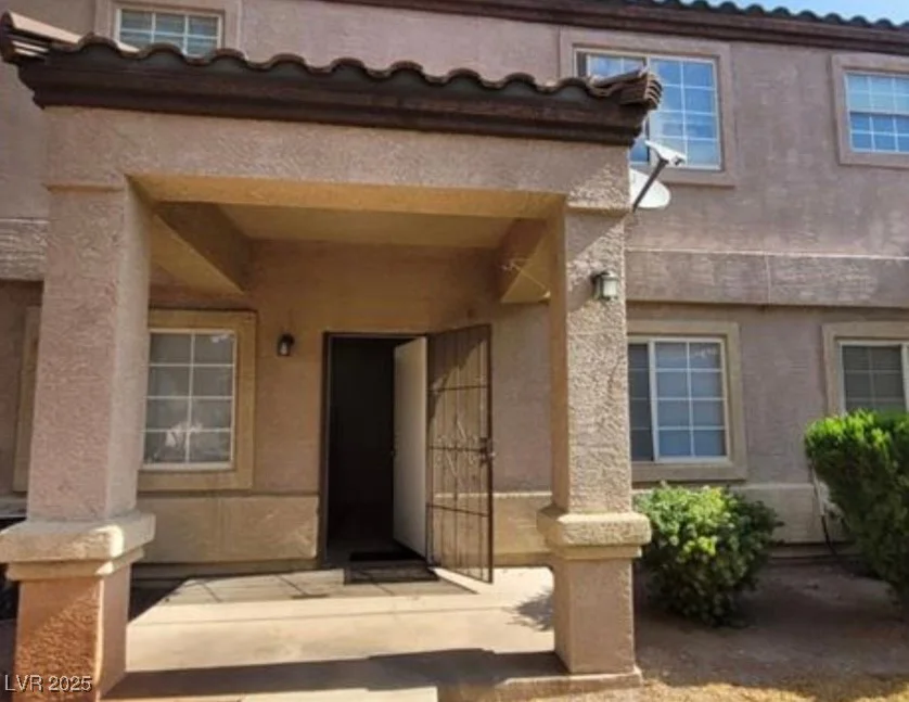2501 Charleville, Las Vegas, NV 89106