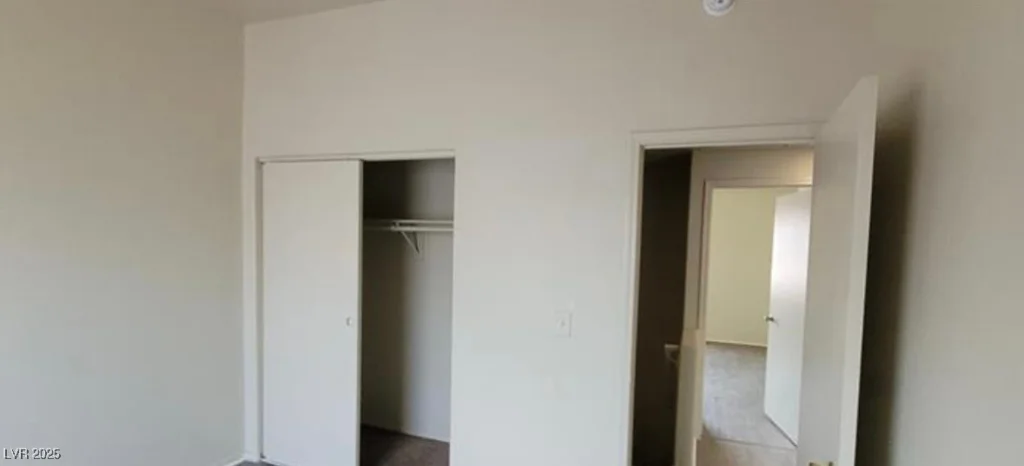 2501 Charleville, Las Vegas, NV 89106