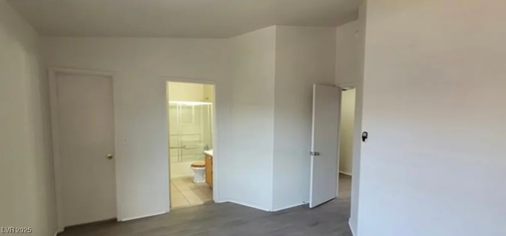 2501 Charleville, Las Vegas, NV 89106