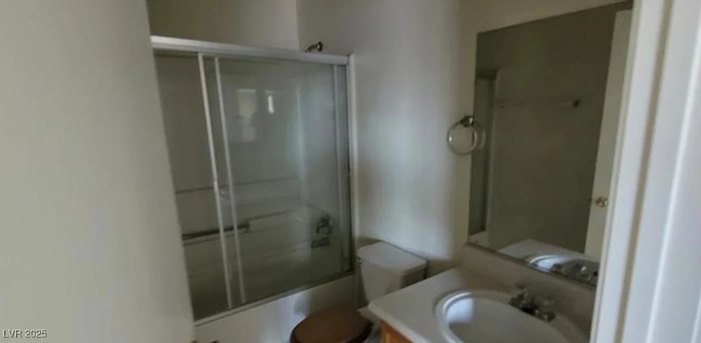 2501 Charleville, Las Vegas, NV 89106