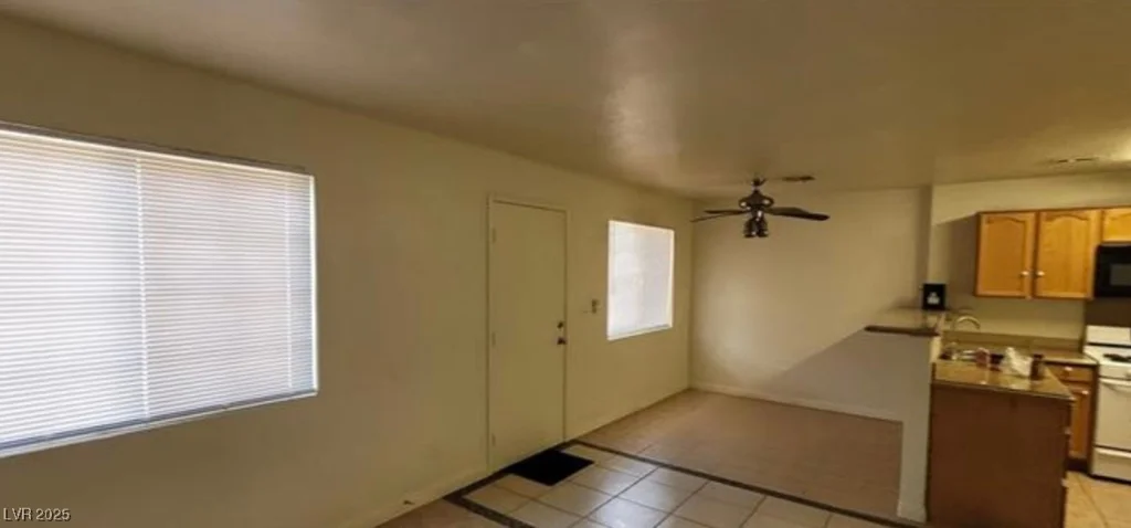 2501 Charleville, Las Vegas, NV 89106
