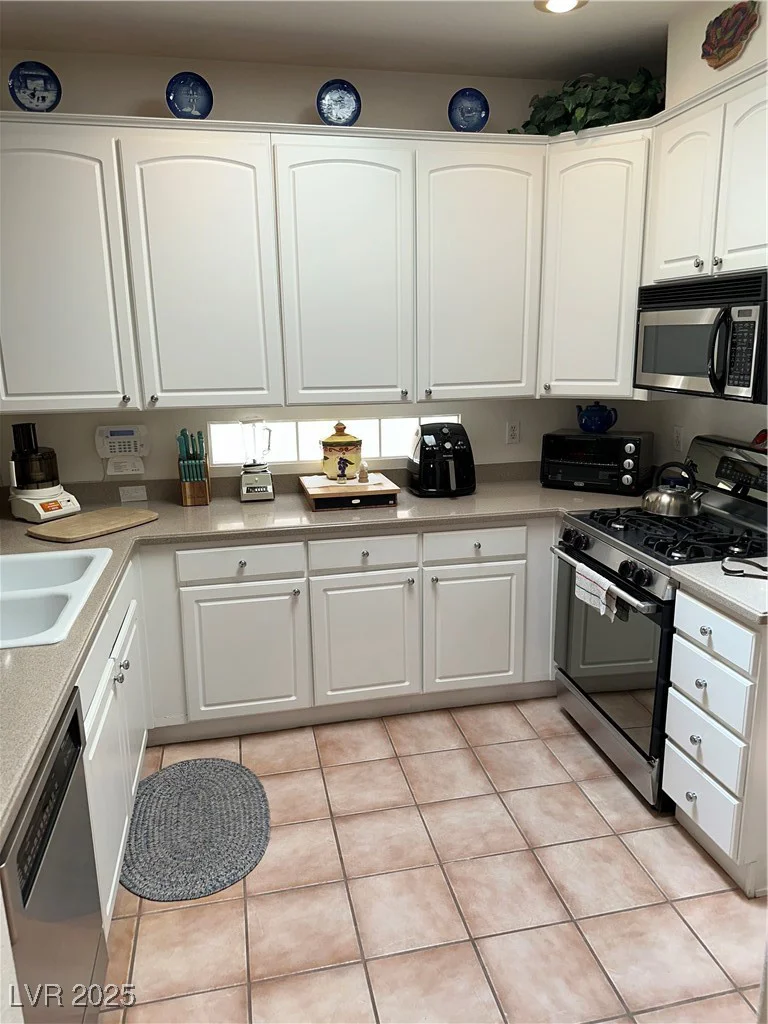 9854 Canterbury Creek, Las Vegas, NV 89183