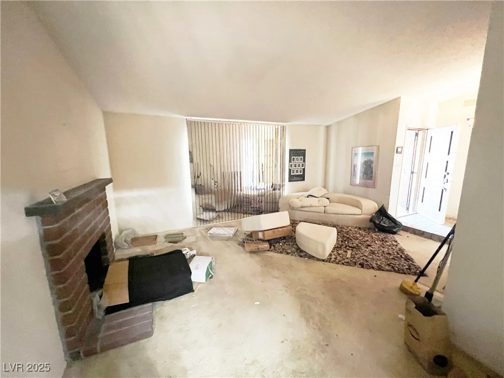 1693 Crest, Las Vegas, NV 89119