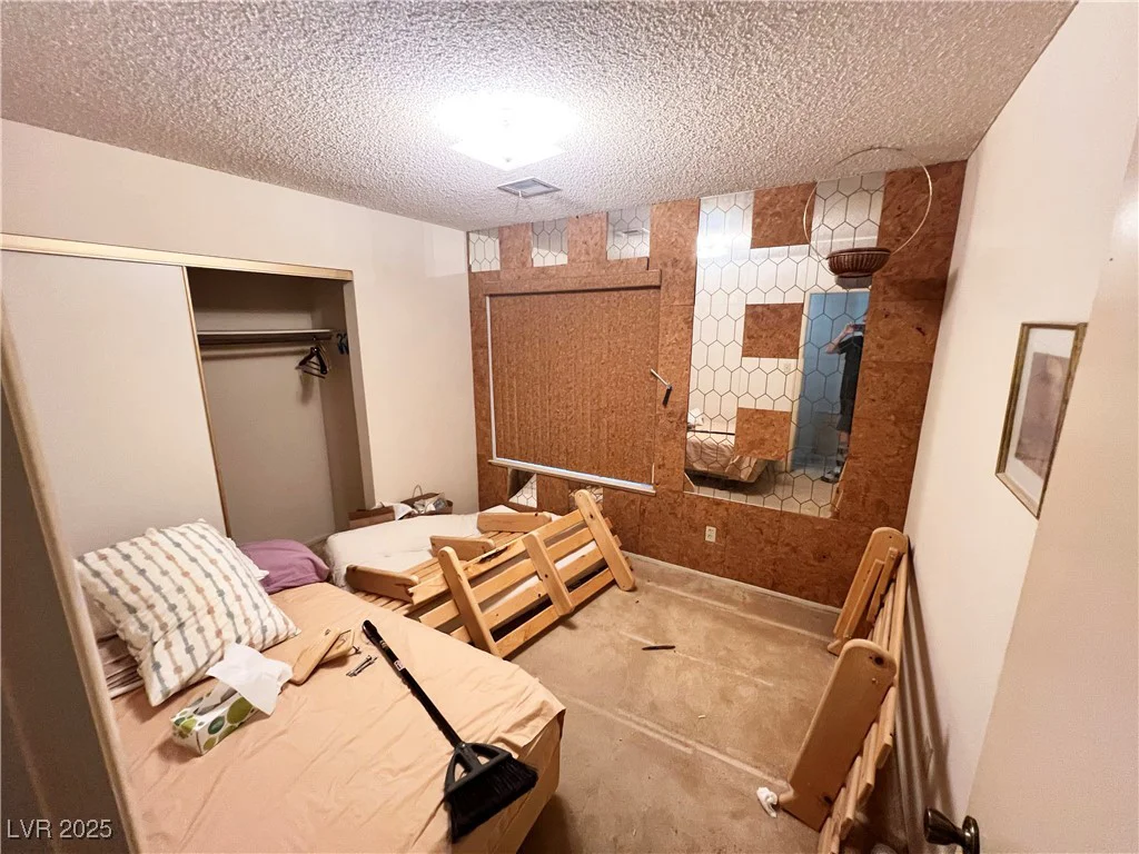 1693 Crest, Las Vegas, NV 89119