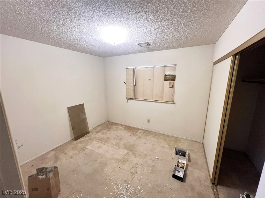 1693 Crest, Las Vegas, NV 89119