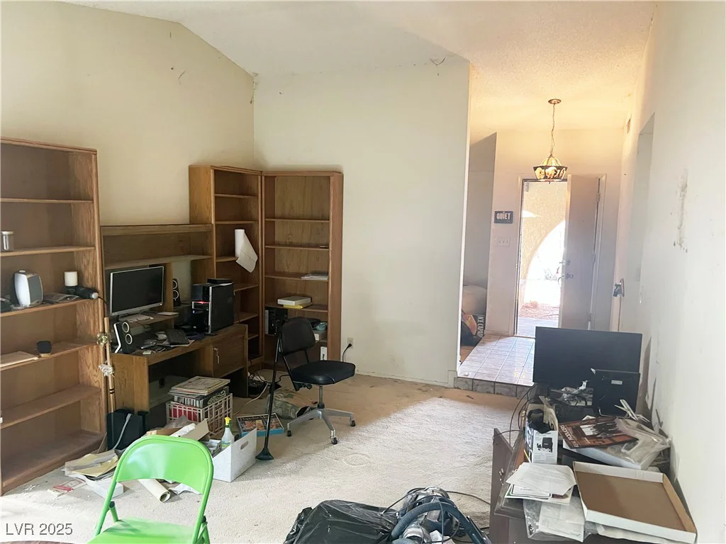 1693 Crest, Las Vegas, NV 89119