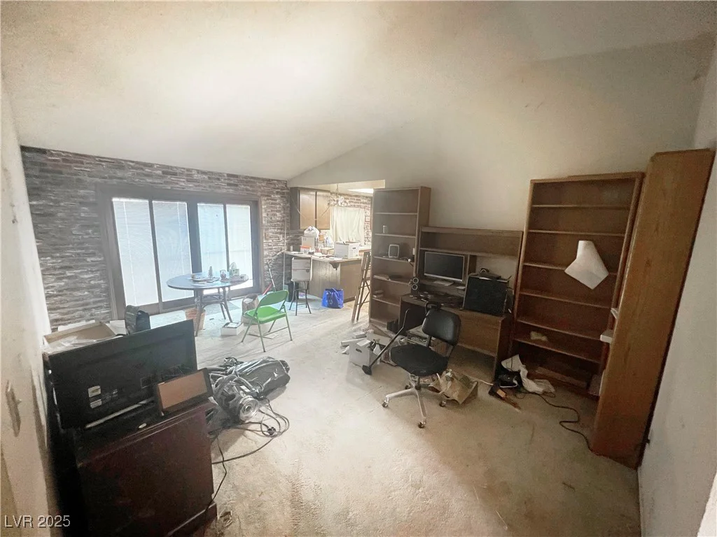 1693 Crest, Las Vegas, NV 89119