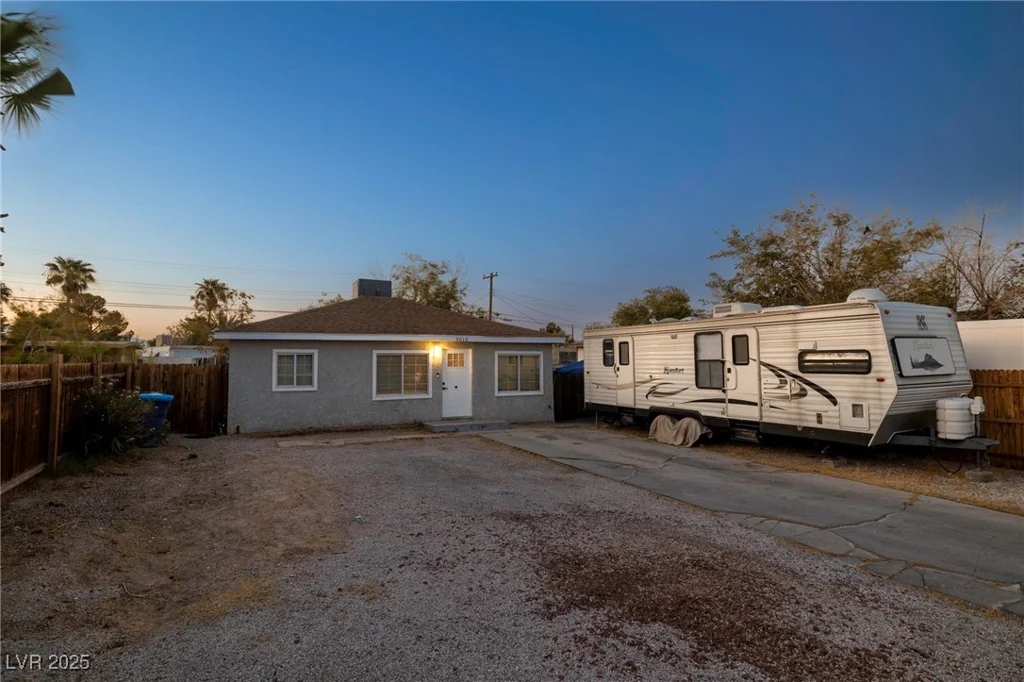 3015 Cedar, Las Vegas, NV 89104