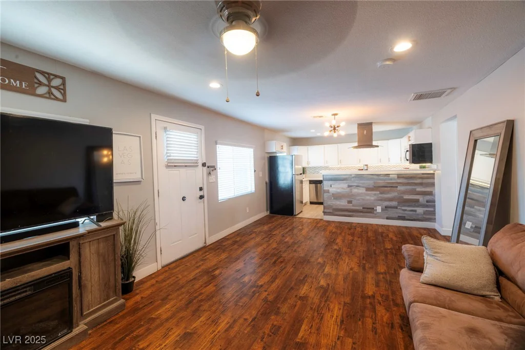 3015 Cedar, Las Vegas, NV 89104