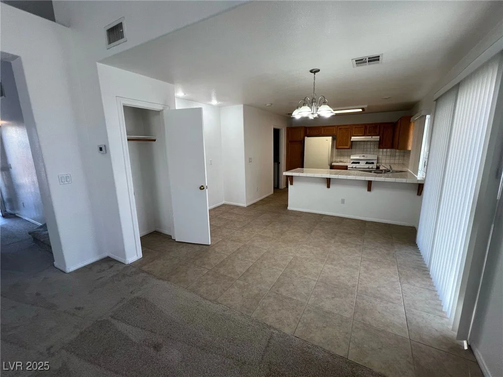 7968 Dinsmore, Las Vegas, NV 89117