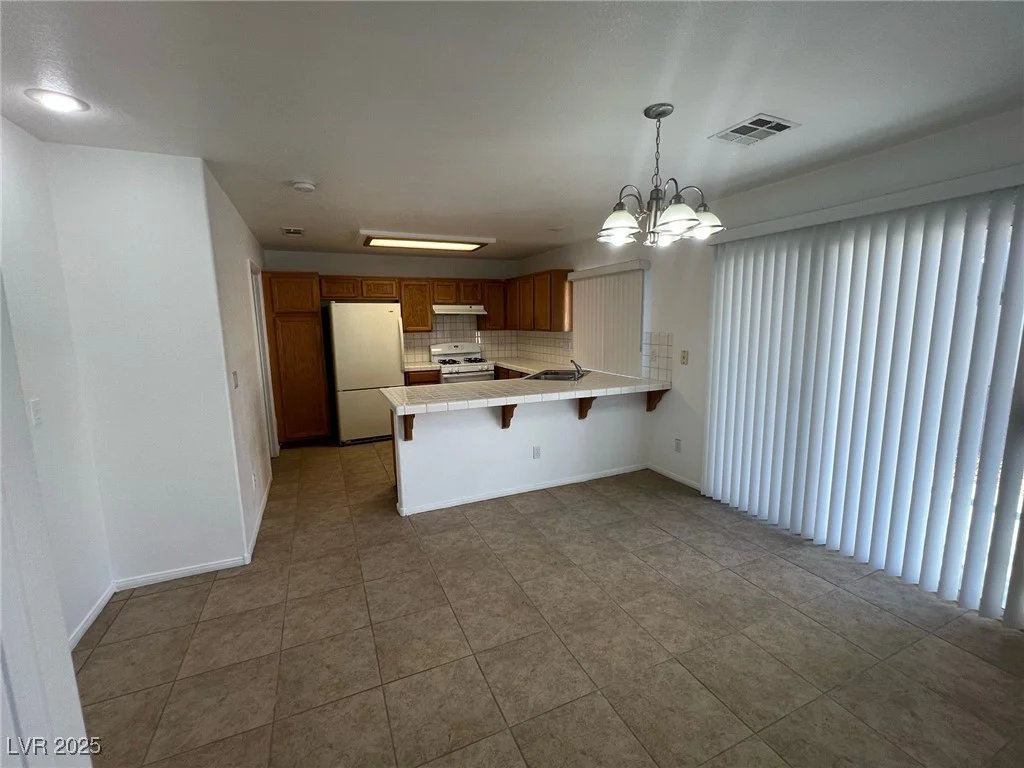 7968 Dinsmore, Las Vegas, NV 89117