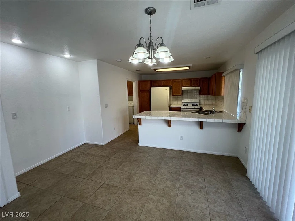 7968 Dinsmore, Las Vegas, NV 89117