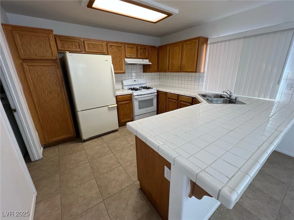 7968 Dinsmore, Las Vegas, NV 89117
