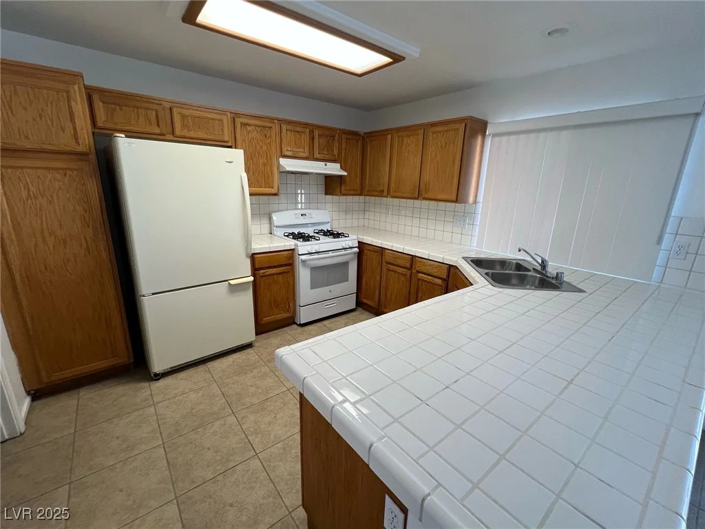7968 Dinsmore, Las Vegas, NV 89117