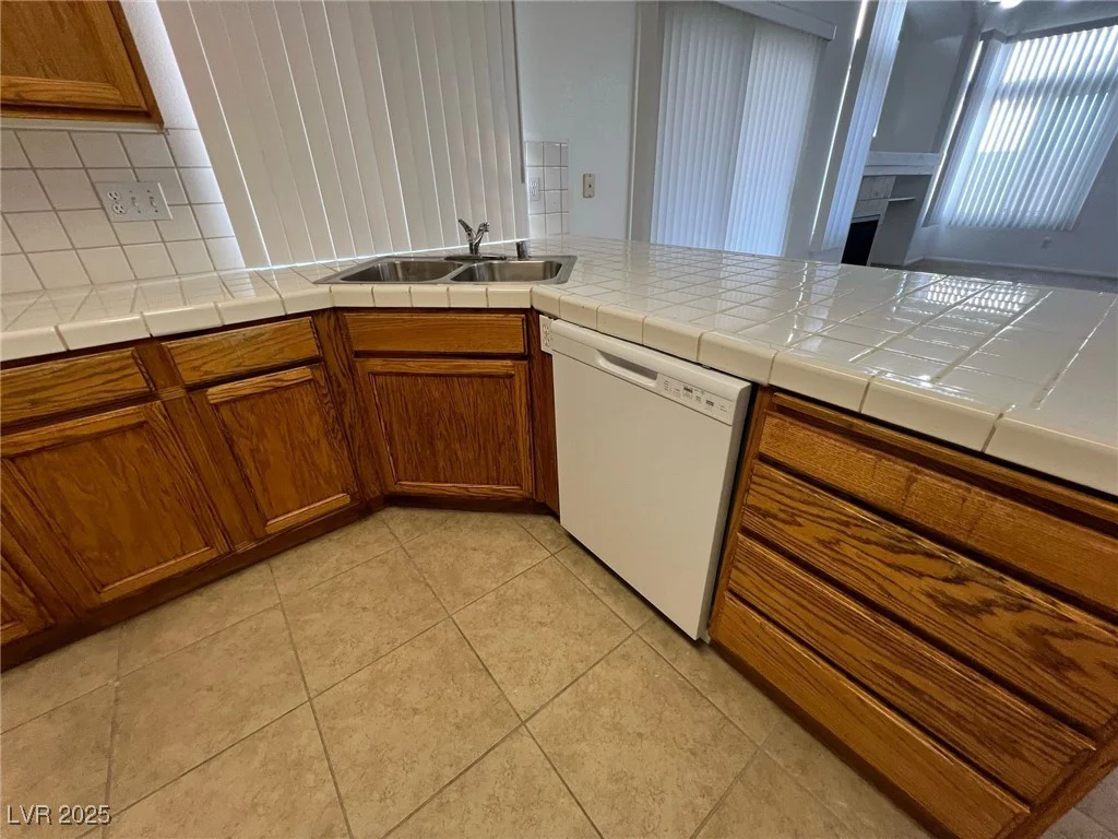 7968 Dinsmore, Las Vegas, NV 89117