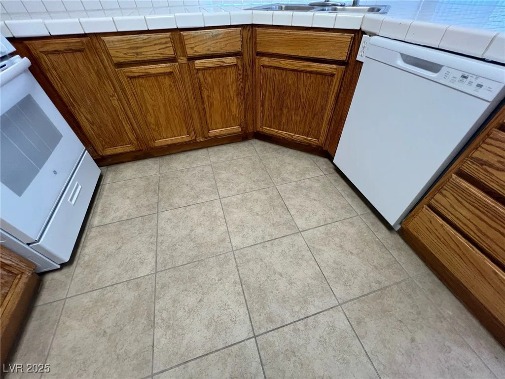 7968 Dinsmore, Las Vegas, NV 89117