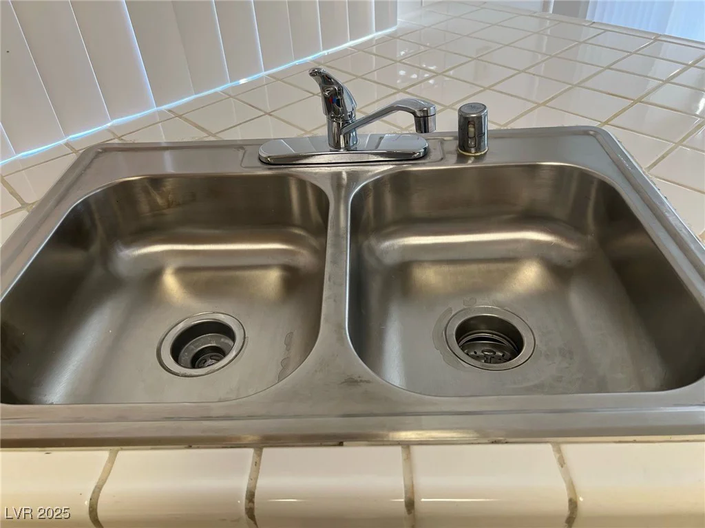 7968 Dinsmore, Las Vegas, NV 89117