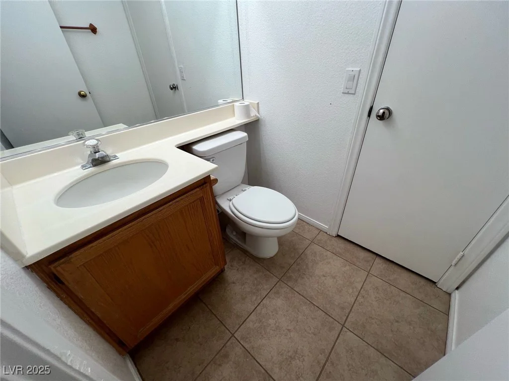 7968 Dinsmore, Las Vegas, NV 89117