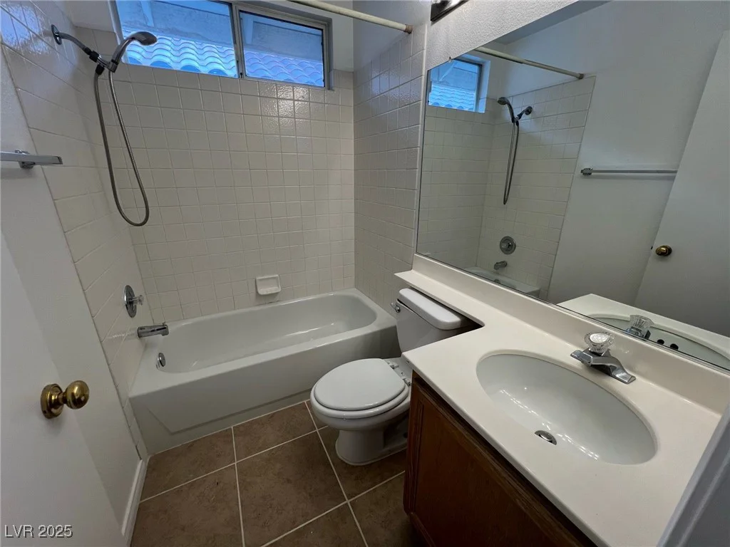7968 Dinsmore, Las Vegas, NV 89117