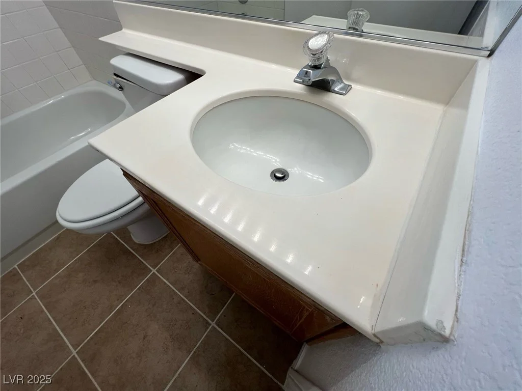 7968 Dinsmore, Las Vegas, NV 89117