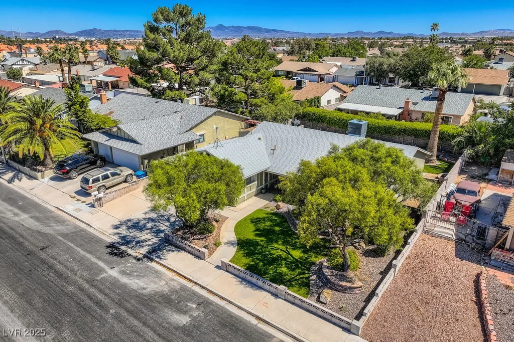 6191 La Palma, Las Vegas, NV 89118