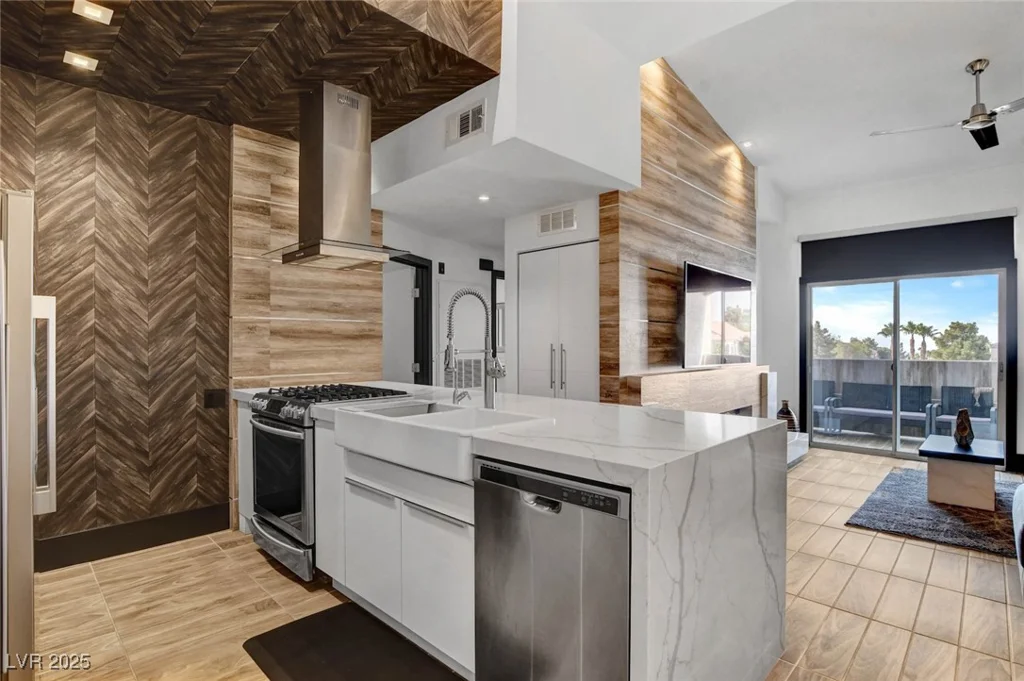 700 Carnegie, Henderson, NV 89052