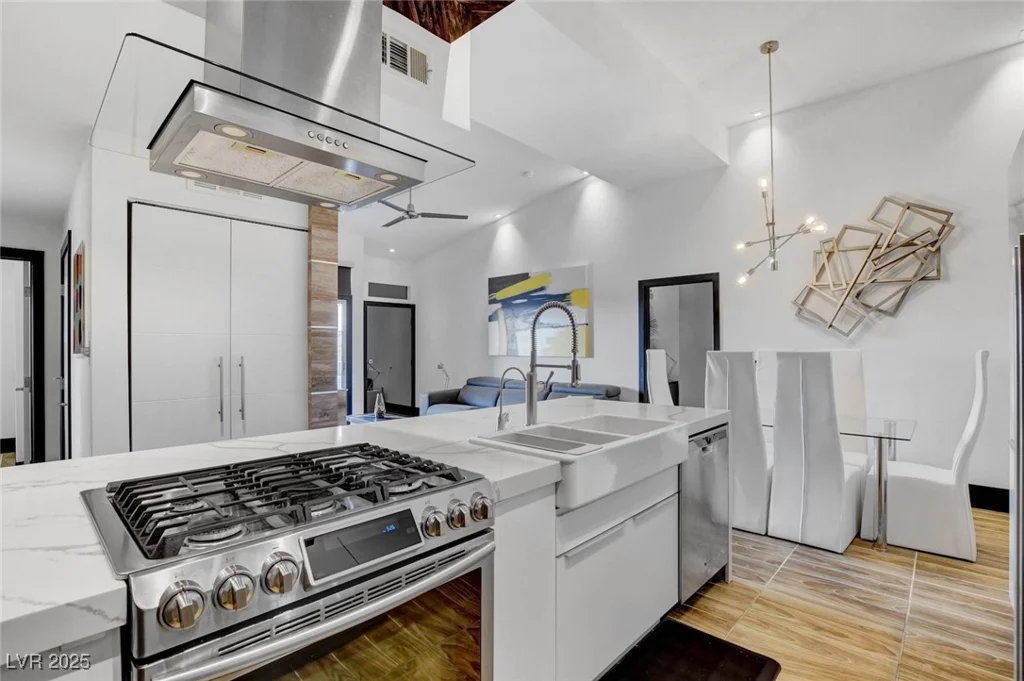700 Carnegie, Henderson, NV 89052
