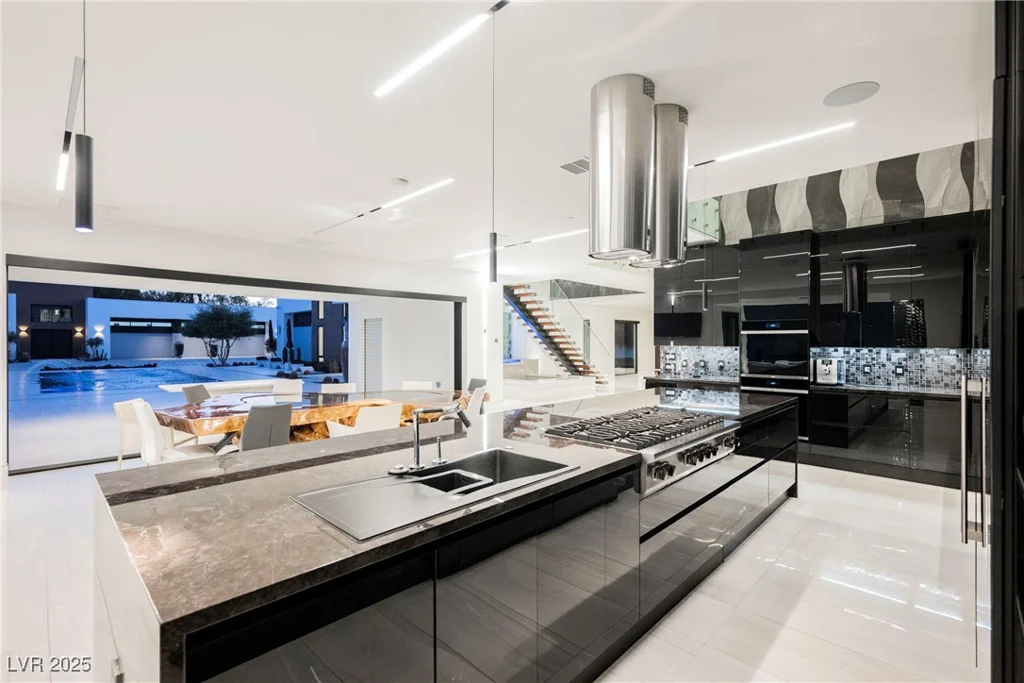 7815 La Madre, Las Vegas, NV 89149