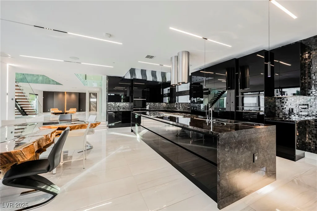 7815 La Madre, Las Vegas, NV 89149