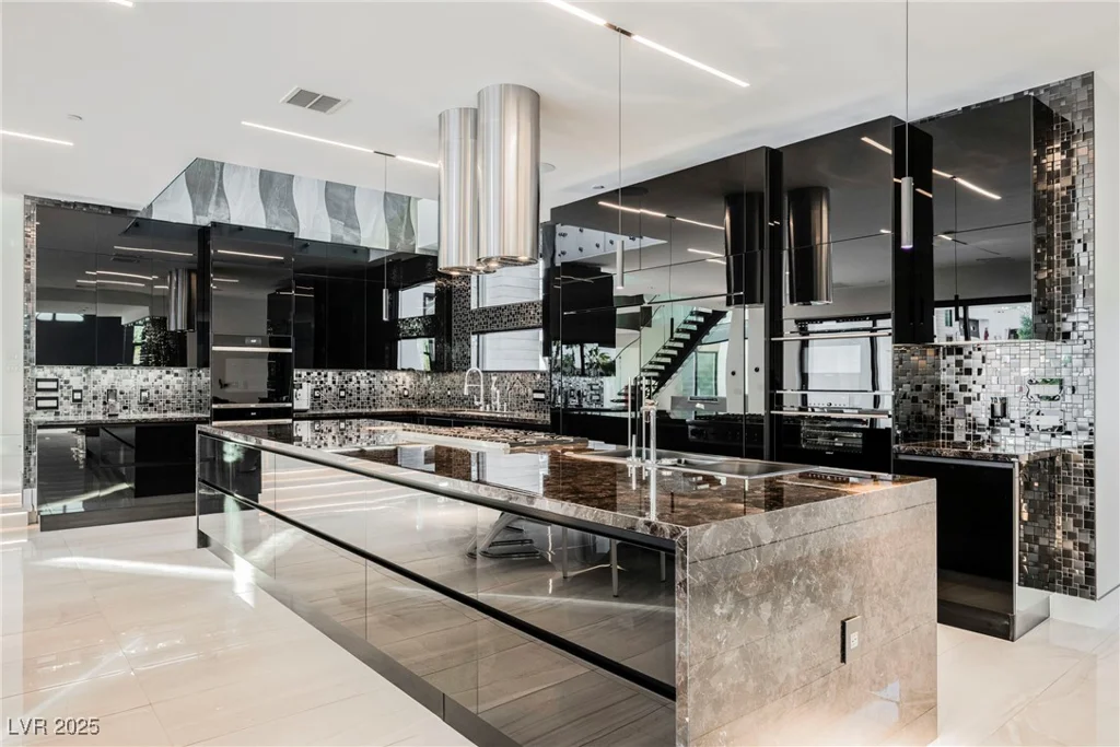 7815 La Madre, Las Vegas, NV 89149