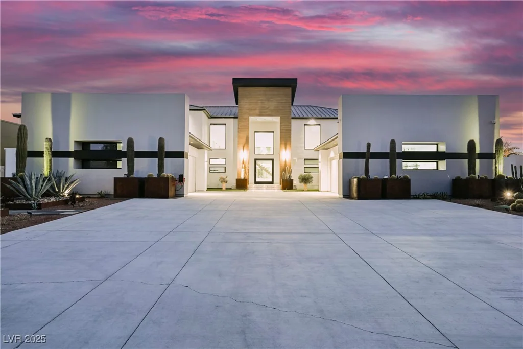 7815 La Madre, Las Vegas, NV 89149