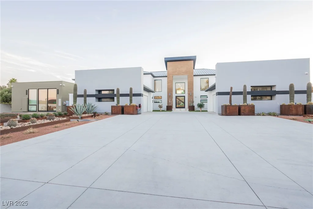 7815 La Madre, Las Vegas, NV 89149
