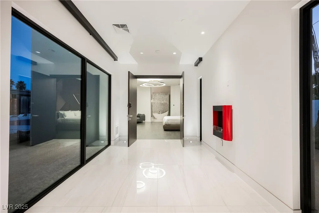 7815 La Madre, Las Vegas, NV 89149