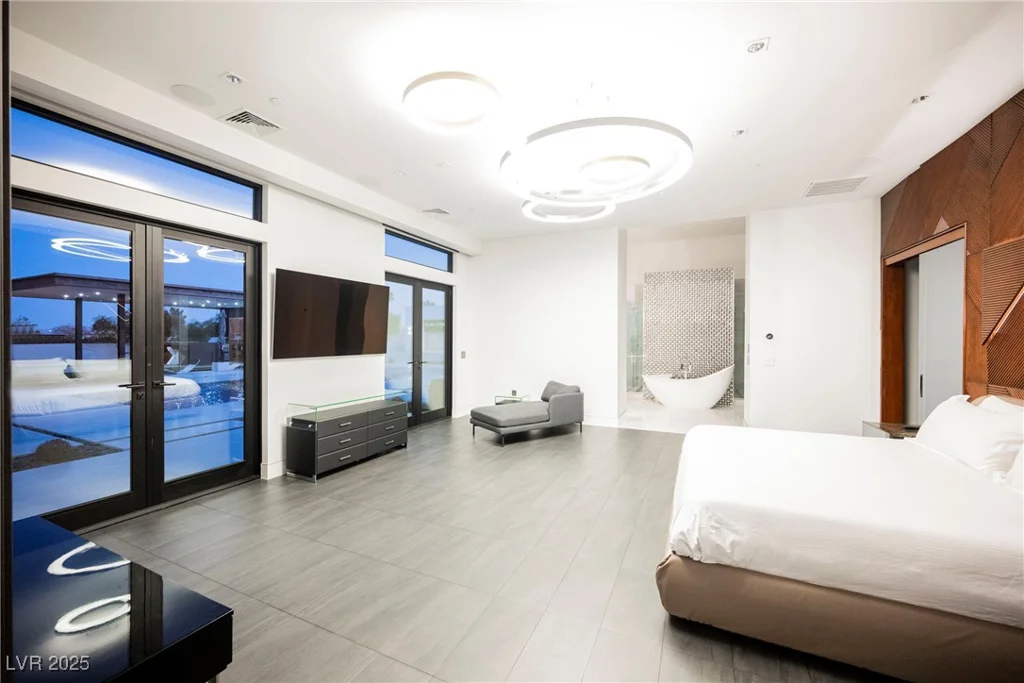 7815 La Madre, Las Vegas, NV 89149