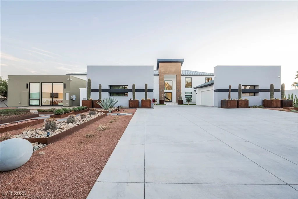 7815 La Madre, Las Vegas, NV 89149