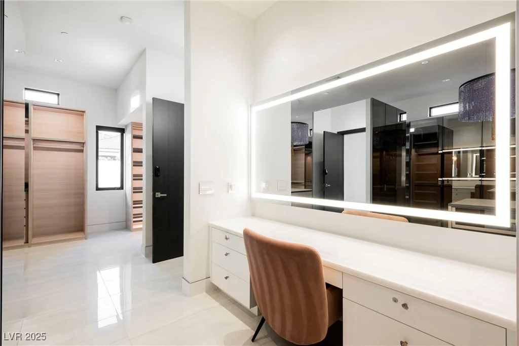 7815 La Madre, Las Vegas, NV 89149