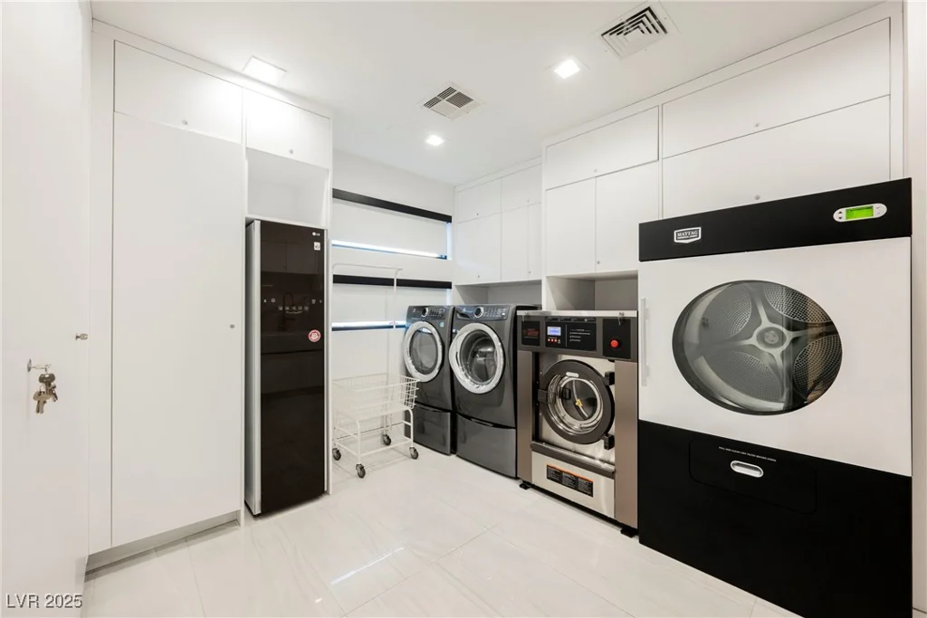 7815 La Madre, Las Vegas, NV 89149