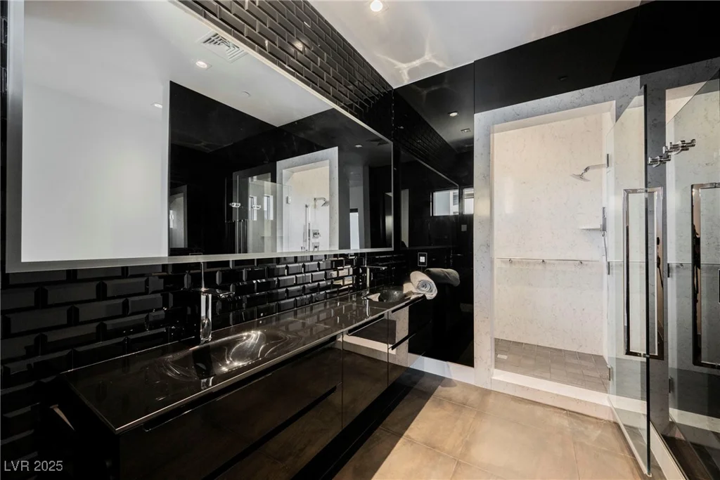 7815 La Madre, Las Vegas, NV 89149
