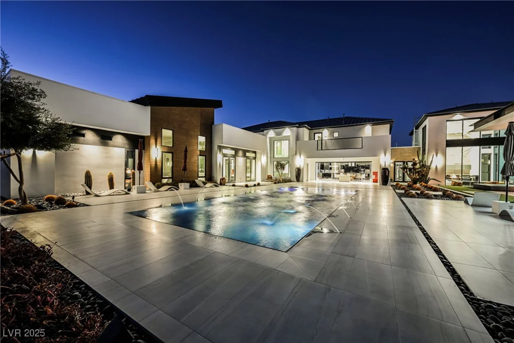 7815 La Madre, Las Vegas, NV 89149