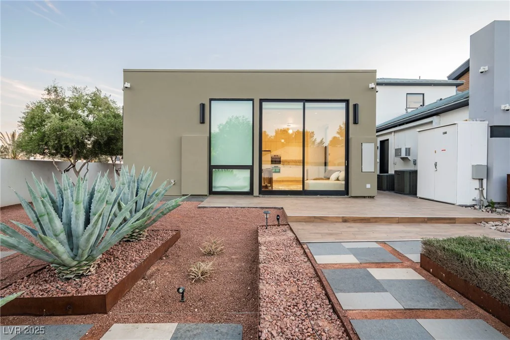 7815 La Madre, Las Vegas, NV 89149