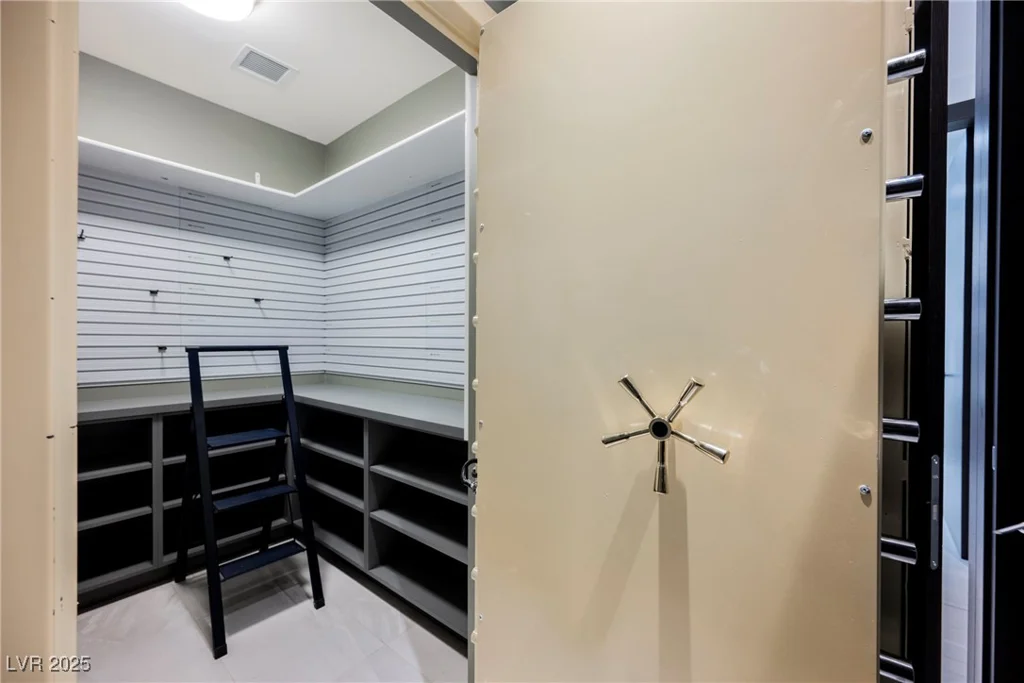 7815 La Madre, Las Vegas, NV 89149
