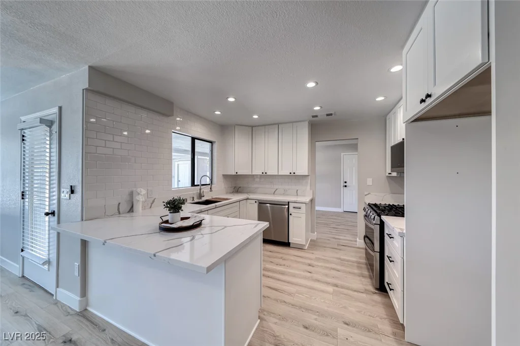 360 Kimberly, Henderson, NV 89015