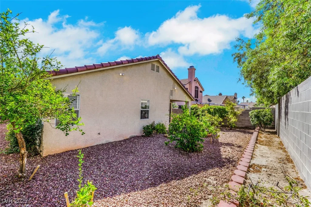 6035 Shadow Oak, North Las Vegas, NV 89031