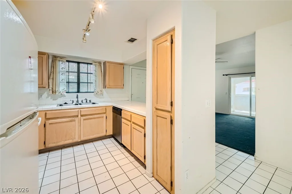 2725 Nellis, Las Vegas, NV 89121