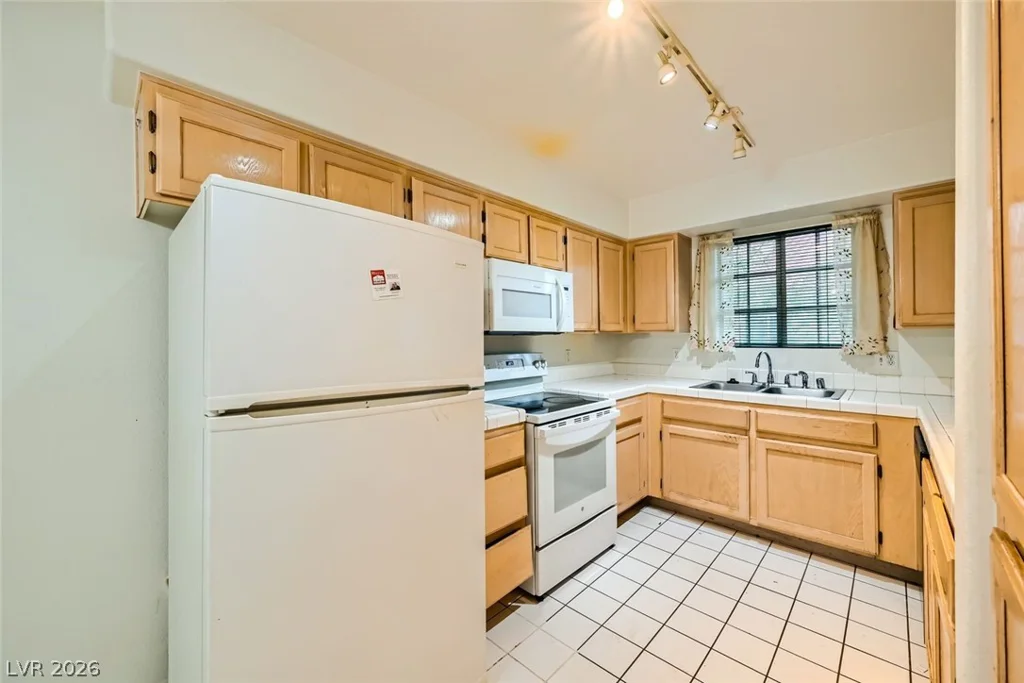 2725 Nellis, Las Vegas, NV 89121