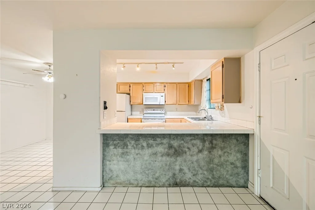 2725 Nellis, Las Vegas, NV 89121