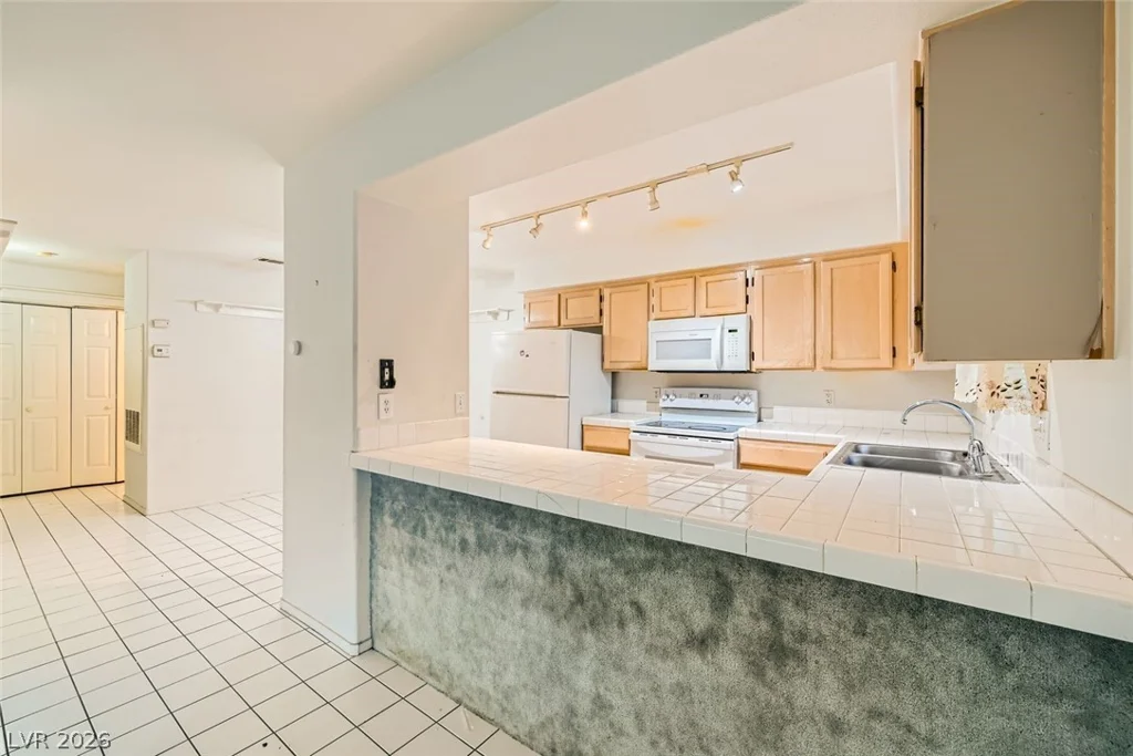 2725 Nellis, Las Vegas, NV 89121