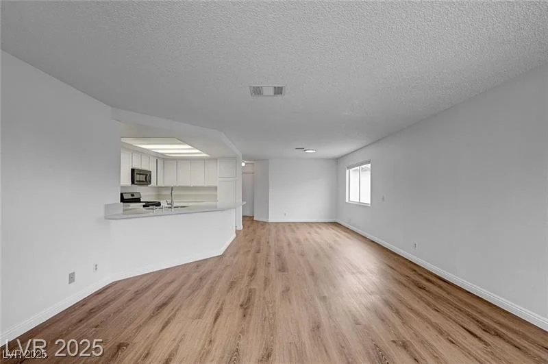 9529 Shallow Brook, Las Vegas, NV 89117